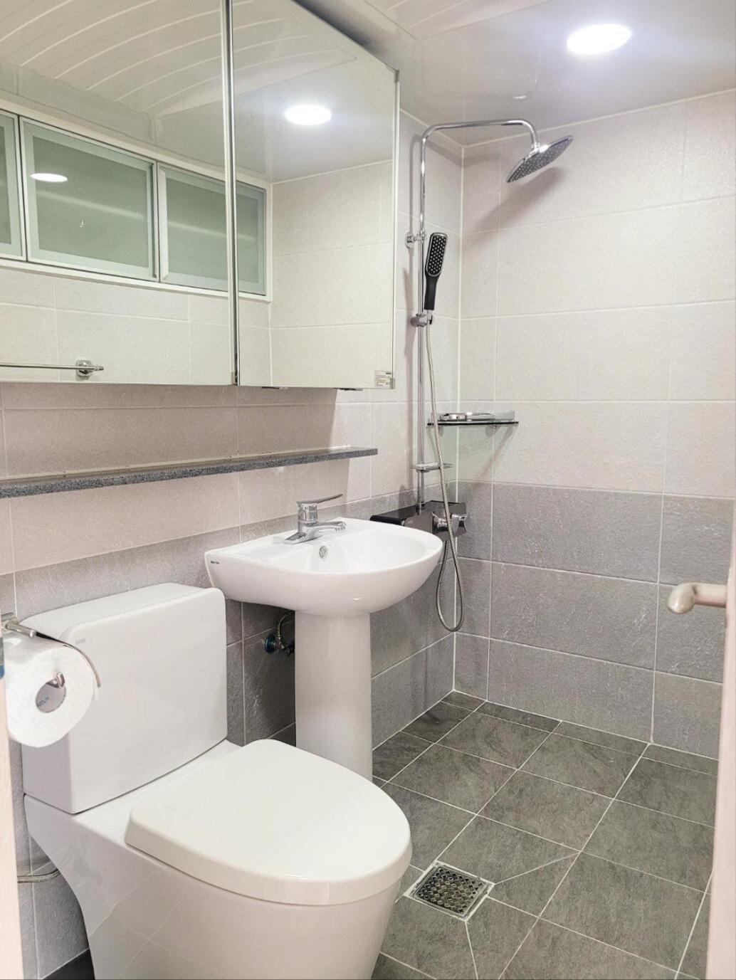 Bongbong Apartment *